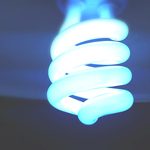 https://eon.pl/dla-biznesu/firmy-i-instytucje/baza-wiedzy/artykuly/cena-za-kwh-pradu-dla-firm-co-decyduje-o-wysokosci-stawki cena prądu dla firm